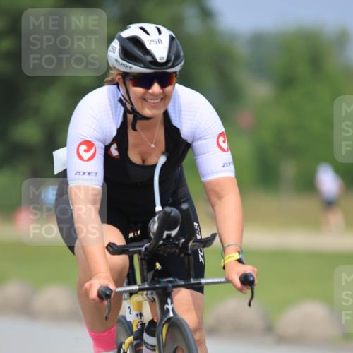 21.06.2025 - 27. Vierlanden-Triathlon H.Heesch http://msf.ph/oto/7997250 15.06.2025 12:24:13 Radfahren 250, 918, 962 meine-sportfotos.de