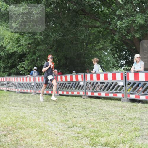 21.06.2025 - 27. Vierlanden-Triathlon KatJ http://msf.ph/oto/7997261 15.06.2025 12:50:39 Ziel 693 meine-sportfotos.de