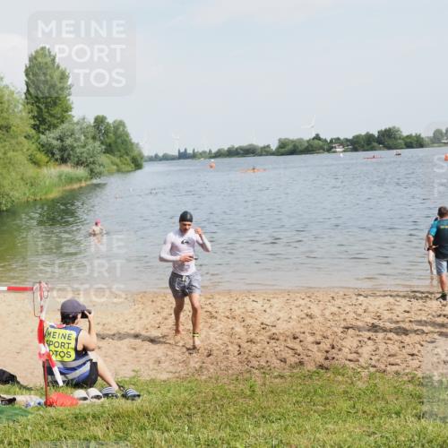 21.06.2025 - 27. Vierlanden-Triathlon MichiJ http://msf.ph/oto/7997262 15.06.2026 09:58:30 Schwimmen 345 meine-sportfotos.de