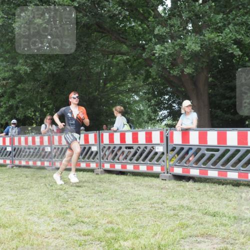 21.06.2025 - 27. Vierlanden-Triathlon KatJ http://msf.ph/oto/7997282 15.06.2025 12:50:39 Ziel 693 meine-sportfotos.de