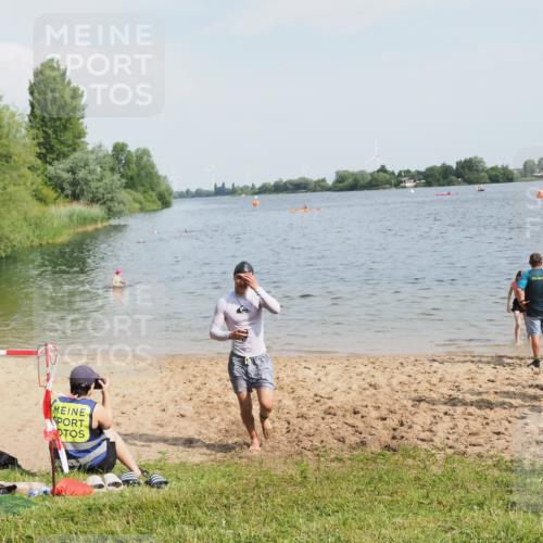21.06.2025 - 27. Vierlanden-Triathlon MichiJ http://msf.ph/oto/7997298 15.06.2026 09:58:30 Schwimmen 345 meine-sportfotos.de