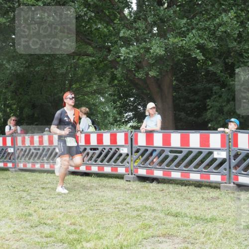 21.06.2025 - 27. Vierlanden-Triathlon KatJ http://msf.ph/oto/7997303 15.06.2025 12:50:40 Ziel 693 meine-sportfotos.de