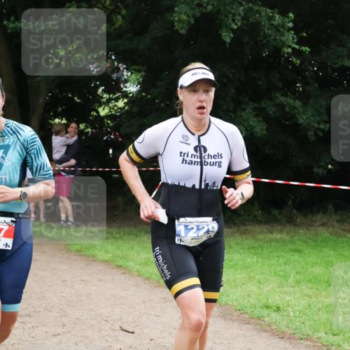 21.06.2025 - 27. Vierlanden-Triathlon Lena Gebhardt http://msf.ph/oto/7997316 15.06.2025 13:54:51 Laufen 202, 1229 meine-sportfotos.de