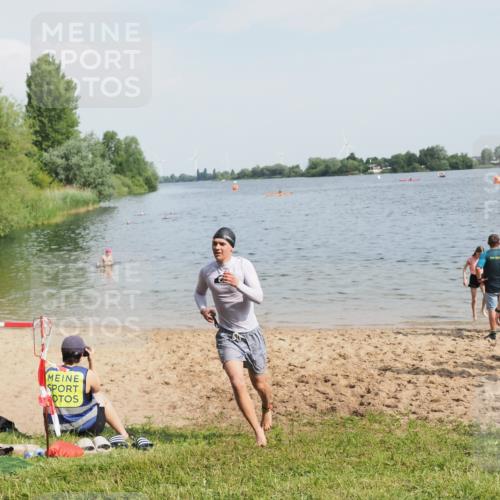 21.06.2025 - 27. Vierlanden-Triathlon MichiJ http://msf.ph/oto/7997326 15.06.2026 09:58:31 Schwimmen 345 meine-sportfotos.de