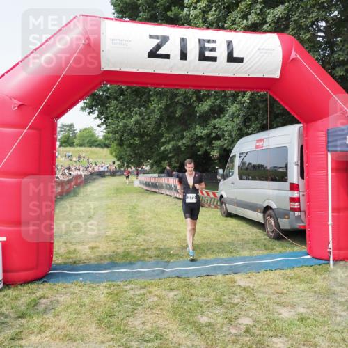 21.06.2025 - 27. Vierlanden-Triathlon MichiJ http://msf.ph/oto/7997332 15.06.2026 11:20:46 Ziel 321, 370, 393 meine-sportfotos.de