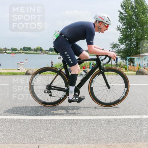21.06.2025 - 27. Vierlanden-Triathlon H.Heesch http://msf.ph/oto/7997335 15.06.2025 12:25:47 Radfahren 645, 981 meine-sportfotos.de