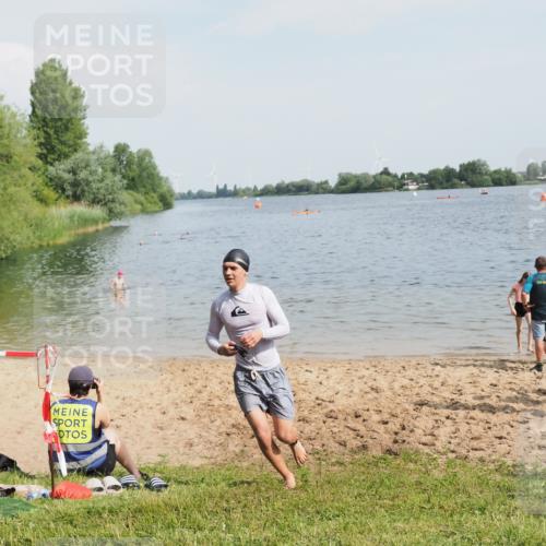 21.06.2025 - 27. Vierlanden-Triathlon MichiJ http://msf.ph/oto/7997339 15.06.2026 09:58:31 Schwimmen 345 meine-sportfotos.de