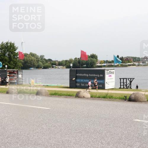 15.06.2025 - 27. Vierlanden-Triathlon H.Heesch http://msf.ph/oto/7997346 15.06.2025 11:32:12 Radfahren 144, 892 meine-sportfotos.de