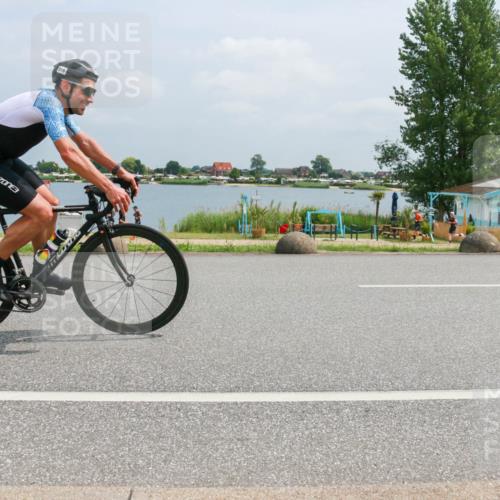 21.06.2025 - 27. Vierlanden-Triathlon H.Heesch http://msf.ph/oto/7997350 15.06.2025 12:25:55 Radfahren 816 meine-sportfotos.de