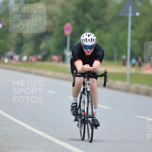 21.06.2025 - 27. Vierlanden-Triathlon H.Heesch http://msf.ph/oto/7997351 15.06.2025 12:24:45 Radfahren 738 meine-sportfotos.de
