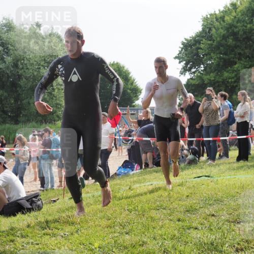 15.06.2025 - 27. Vierlanden-Triathlon KatJ http://msf.ph/oto/7997355 15.06.2025 09:55:49 Schwimmen 273, 280, 283, 300, 303, 322, 331, 338 meine-sportfotos.de
