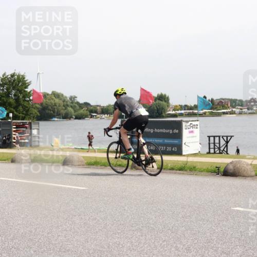 15.06.2025 - 27. Vierlanden-Triathlon H.Heesch http://msf.ph/oto/7997362 15.06.2025 11:32:24 Radfahren 955 meine-sportfotos.de