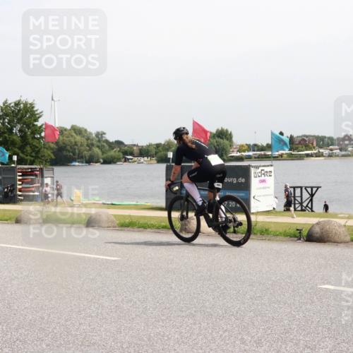 15.06.2025 - 27. Vierlanden-Triathlon H.Heesch http://msf.ph/oto/7997368 15.06.2025 11:32:25 Radfahren 955 meine-sportfotos.de