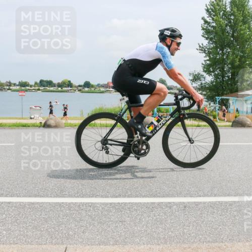 21.06.2025 - 27. Vierlanden-Triathlon H.Heesch http://msf.ph/oto/7997369 15.06.2025 12:25:56 Radfahren 816 meine-sportfotos.de