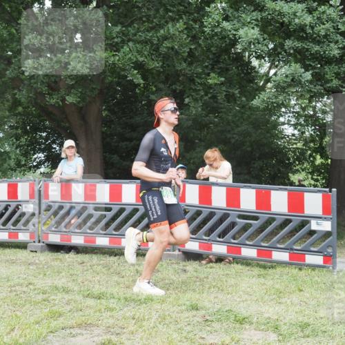 21.06.2025 - 27. Vierlanden-Triathlon KatJ http://msf.ph/oto/7997372 15.06.2025 12:50:40 Ziel 693 meine-sportfotos.de