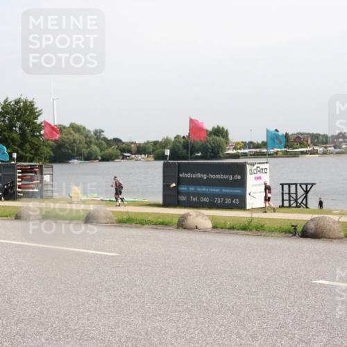 15.06.2025 - 27. Vierlanden-Triathlon H.Heesch http://msf.ph/oto/7997384 15.06.2025 11:32:32 Radfahren 677, 889, 955 meine-sportfotos.de