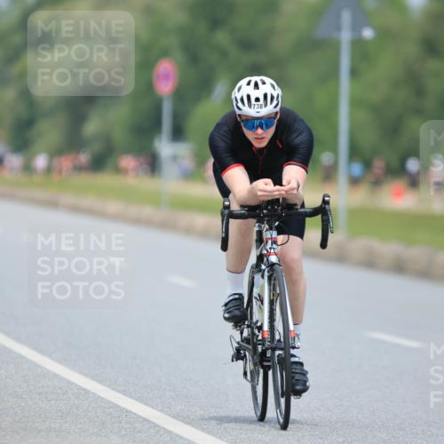 21.06.2025 - 27. Vierlanden-Triathlon H.Heesch http://msf.ph/oto/7997385 15.06.2025 12:24:46 Radfahren 738 meine-sportfotos.de