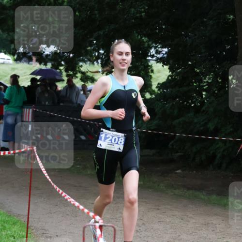 21.06.2025 - 27. Vierlanden-Triathlon Lena Gebhardt http://msf.ph/oto/7997400 15.06.2025 13:55:03 Laufen 202, 1208 meine-sportfotos.de