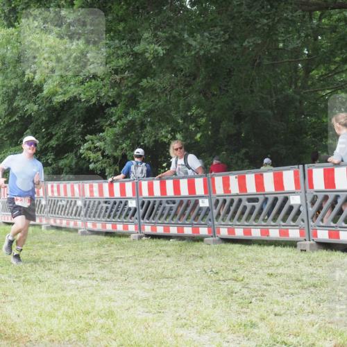 21.06.2025 - 27. Vierlanden-Triathlon KatJ http://msf.ph/oto/7997403 15.06.2025 12:50:56 Ziel 239, 695 meine-sportfotos.de