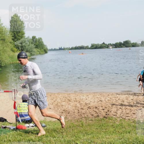21.06.2025 - 27. Vierlanden-Triathlon MichiJ http://msf.ph/oto/7997411 15.06.2026 09:58:31 Schwimmen 345 meine-sportfotos.de