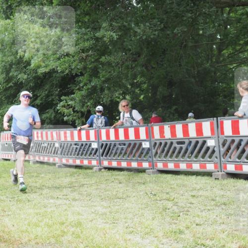 21.06.2025 - 27. Vierlanden-Triathlon KatJ http://msf.ph/oto/7997416 15.06.2025 12:50:56 Ziel 239, 695 meine-sportfotos.de