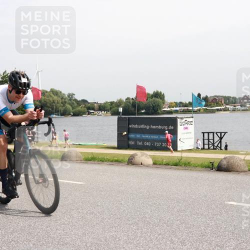 15.06.2025 - 27. Vierlanden-Triathlon H.Heesch http://msf.ph/oto/7997424 15.06.2025 11:32:42 Radfahren 716 meine-sportfotos.de