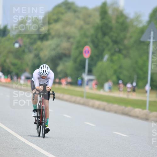 21.06.2025 - 27. Vierlanden-Triathlon H.Heesch http://msf.ph/oto/7997432 15.06.2025 12:24:55 Radfahren 728 meine-sportfotos.de
