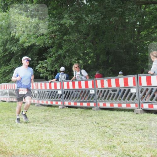 21.06.2025 - 27. Vierlanden-Triathlon KatJ http://msf.ph/oto/7997433 15.06.2025 12:50:56 Ziel 239, 695 meine-sportfotos.de