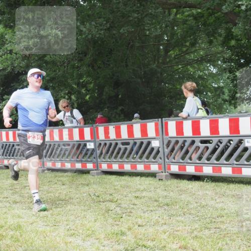 21.06.2025 - 27. Vierlanden-Triathlon KatJ http://msf.ph/oto/7997450 15.06.2025 12:50:57 Ziel 239, 695 meine-sportfotos.de