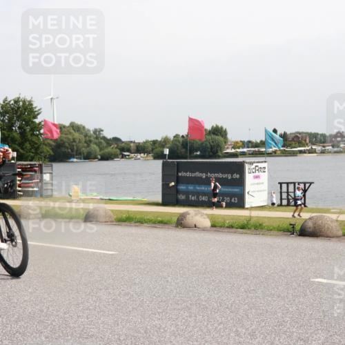 15.06.2025 - 27. Vierlanden-Triathlon H.Heesch http://msf.ph/oto/7997461 15.06.2025 11:32:51 Radfahren 718 meine-sportfotos.de