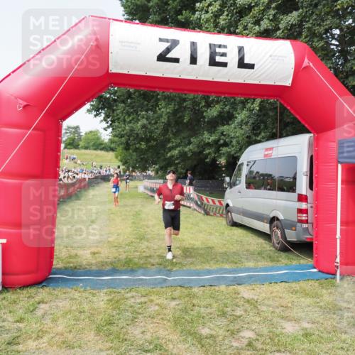 21.06.2025 - 27. Vierlanden-Triathlon MichiJ http://msf.ph/oto/7997467 15.06.2026 11:20:55 Ziel 450 meine-sportfotos.de