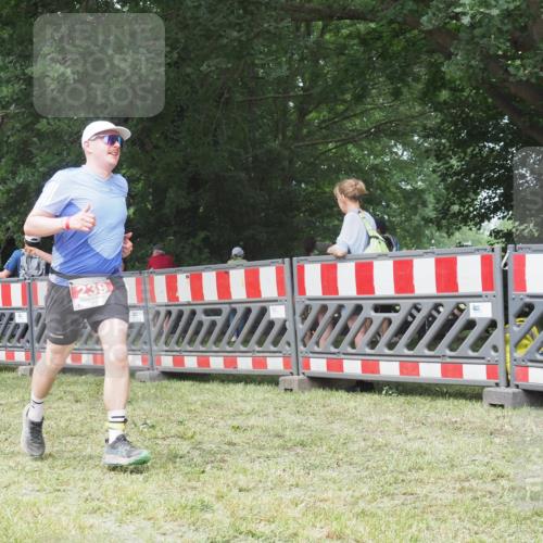 21.06.2025 - 27. Vierlanden-Triathlon KatJ http://msf.ph/oto/7997468 15.06.2025 12:50:57 Ziel 239, 695 meine-sportfotos.de