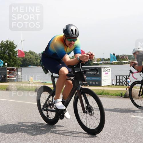 15.06.2025 - 27. Vierlanden-Triathlon H.Heesch http://msf.ph/oto/7997474 15.06.2025 11:32:51 Radfahren 718 meine-sportfotos.de