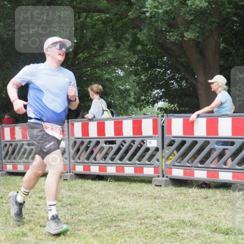 21.06.2025 - 27. Vierlanden-Triathlon KatJ http://msf.ph/oto/7997497 15.06.2025 12:50:57 Ziel 239, 695 meine-sportfotos.de