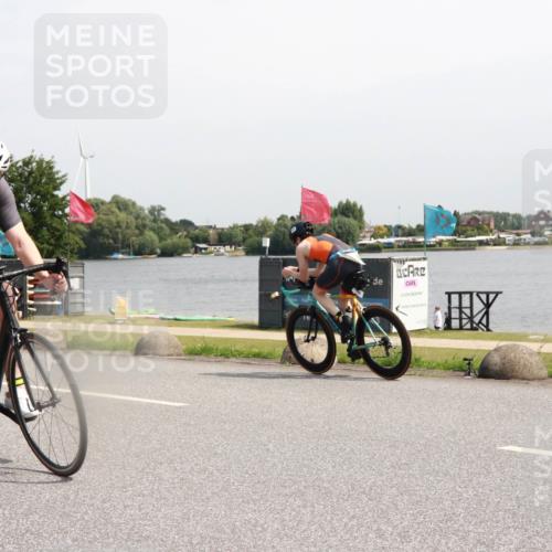 15.06.2025 - 27. Vierlanden-Triathlon H.Heesch http://msf.ph/oto/7997507 15.06.2025 11:32:57 Radfahren 718, 744, 771 meine-sportfotos.de