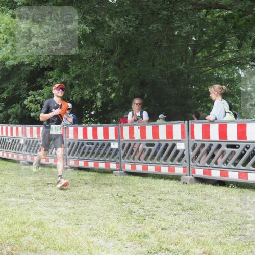 21.06.2025 - 27. Vierlanden-Triathlon KatJ http://msf.ph/oto/7997527 15.06.2025 12:51:04 Ziel 129, 695 meine-sportfotos.de