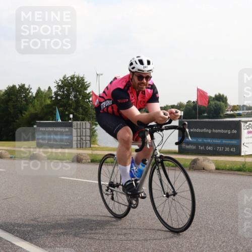 15.06.2025 - 27. Vierlanden-Triathlon H.Heesch http://msf.ph/oto/7997532 15.06.2025 09:37:57 Radfahren 241 meine-sportfotos.de