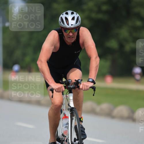 21.06.2025 - 27. Vierlanden-Triathlon H.Heesch http://msf.ph/oto/7997547 15.06.2025 12:25:25 Radfahren 717, 787, 847 meine-sportfotos.de