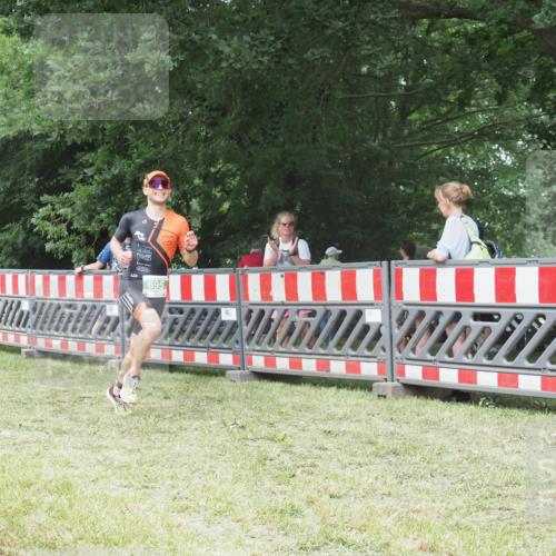 21.06.2025 - 27. Vierlanden-Triathlon KatJ http://msf.ph/oto/7997548 15.06.2025 12:51:04 Ziel 129, 695 meine-sportfotos.de