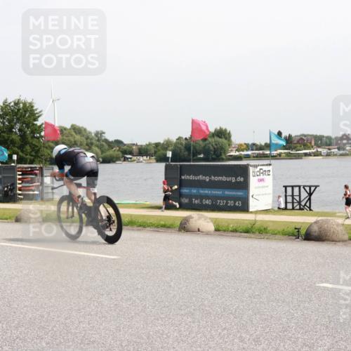 15.06.2025 - 27. Vierlanden-Triathlon H.Heesch http://msf.ph/oto/7997562 15.06.2025 11:33:07 Radfahren 173, 757 meine-sportfotos.de