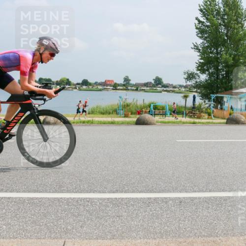 21.06.2025 - 27. Vierlanden-Triathlon H.Heesch http://msf.ph/oto/7997566 15.06.2025 12:26:38 Radfahren 663, 946 meine-sportfotos.de