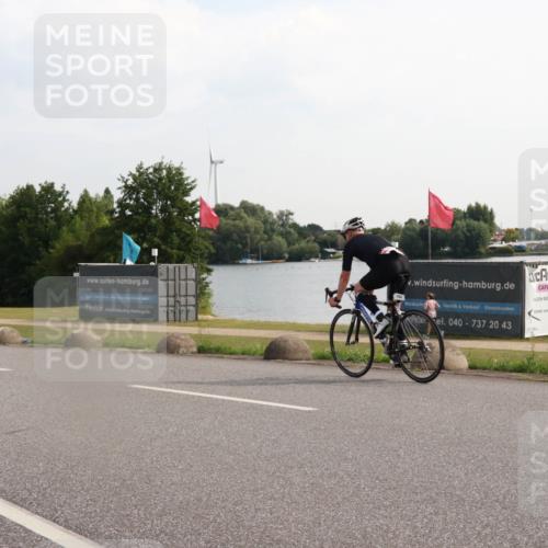 15.06.2025 - 27. Vierlanden-Triathlon H.Heesch http://msf.ph/oto/7997581 15.06.2025 09:38:33 Radfahren 123, 124 meine-sportfotos.de