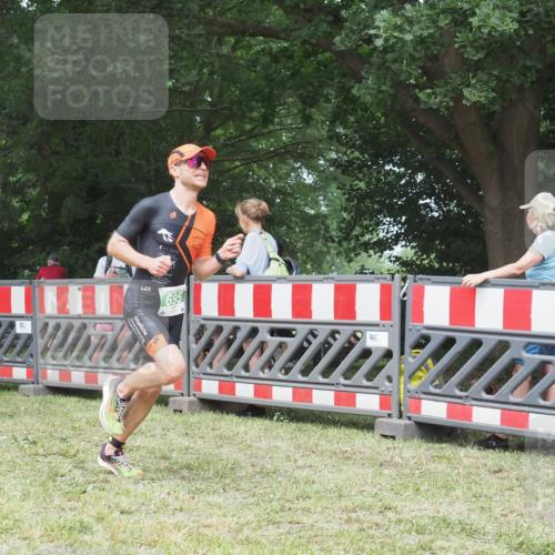 21.06.2025 - 27. Vierlanden-Triathlon KatJ http://msf.ph/oto/7997588 15.06.2025 12:51:05 Ziel 129, 695 meine-sportfotos.de