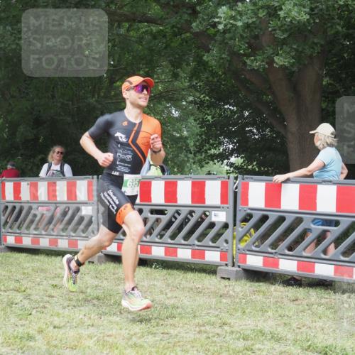 21.06.2025 - 27. Vierlanden-Triathlon KatJ http://msf.ph/oto/7997592 15.06.2025 12:51:05 Ziel 129, 695 meine-sportfotos.de