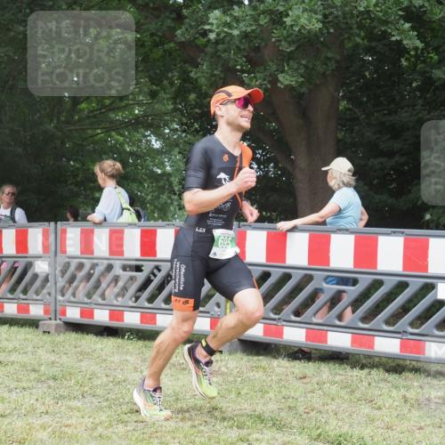 21.06.2025 - 27. Vierlanden-Triathlon KatJ http://msf.ph/oto/7997607 15.06.2025 12:51:06 Ziel 129, 695 meine-sportfotos.de