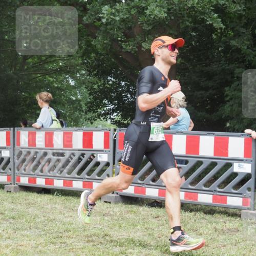 21.06.2025 - 27. Vierlanden-Triathlon KatJ http://msf.ph/oto/7997614 15.06.2025 12:51:06 Ziel 129, 695 meine-sportfotos.de