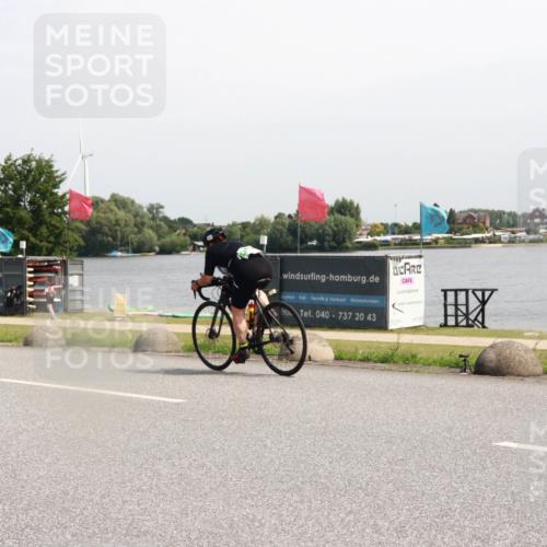 15.06.2025 - 27. Vierlanden-Triathlon H.Heesch http://msf.ph/oto/7997636 15.06.2025 11:33:17 Radfahren 914, 950 meine-sportfotos.de
