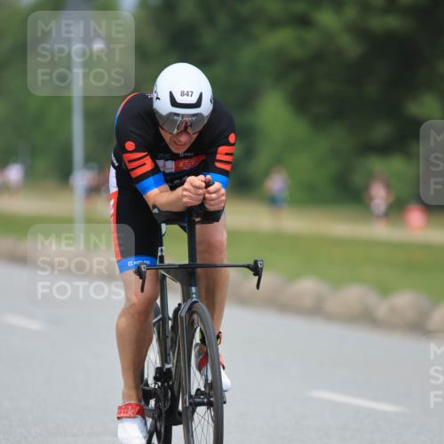 21.06.2025 - 27. Vierlanden-Triathlon H.Heesch http://msf.ph/oto/7997643 15.06.2025 12:25:31 Radfahren 717, 847 meine-sportfotos.de