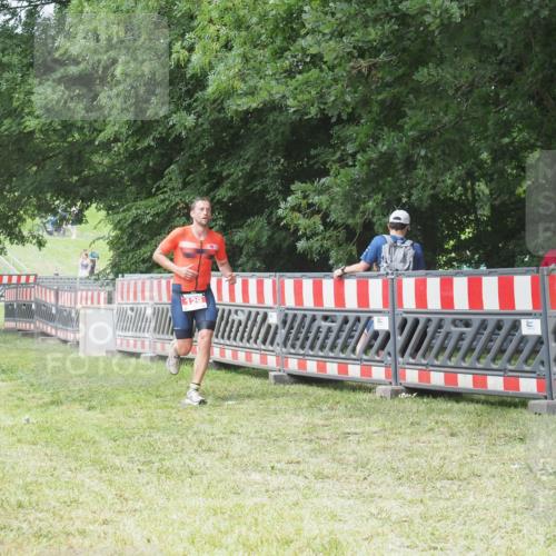 21.06.2025 - 27. Vierlanden-Triathlon KatJ http://msf.ph/oto/7997670 15.06.2025 12:51:13 Ziel 129 meine-sportfotos.de