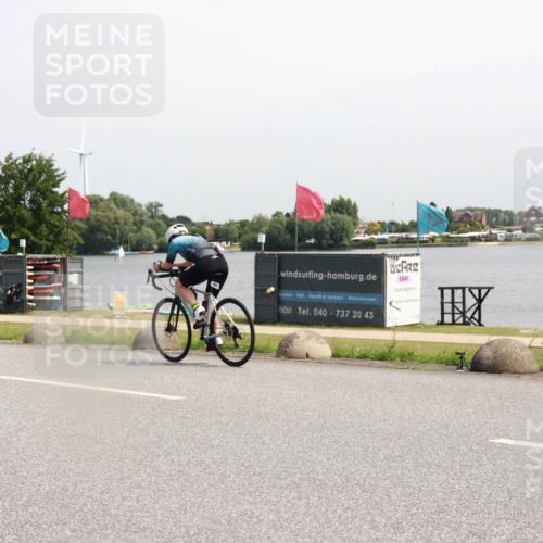 15.06.2025 - 27. Vierlanden-Triathlon H.Heesch http://msf.ph/oto/7997673 15.06.2025 11:33:36 Radfahren 157, 229 meine-sportfotos.de